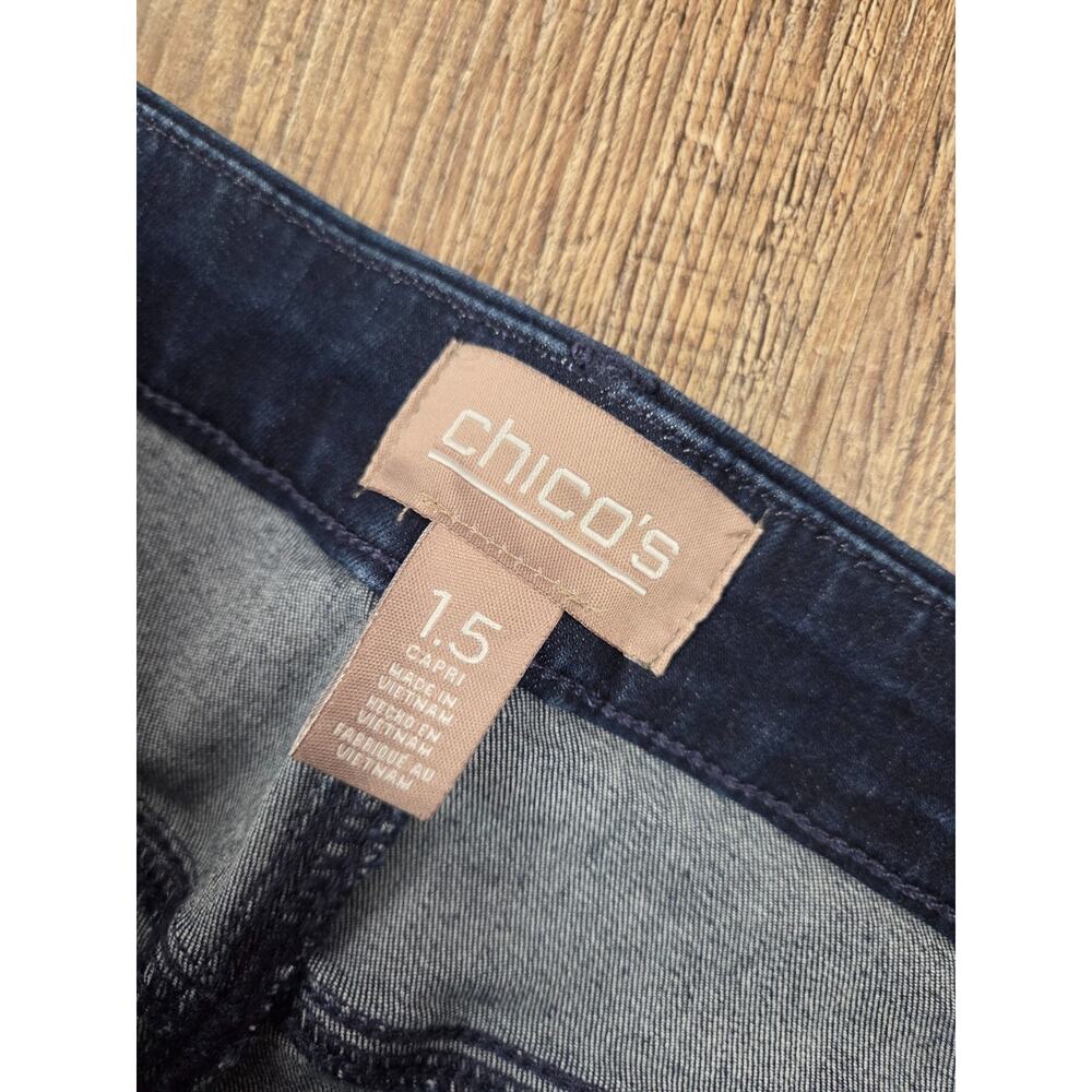 Chico's Dark Wash Stretch Denim Capri Jeans Size 1.5R - 10/12 - Picture 2 of 4